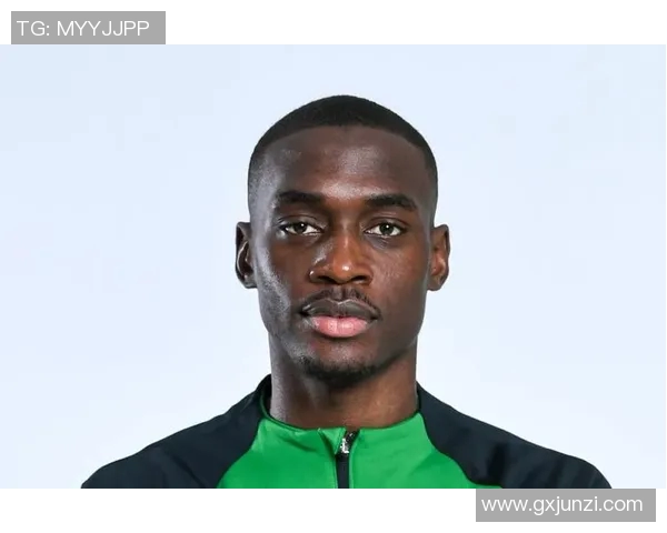 足球明星纯黑人图片大全展示他们的风采与魅力，感受运动与激情的完美结合