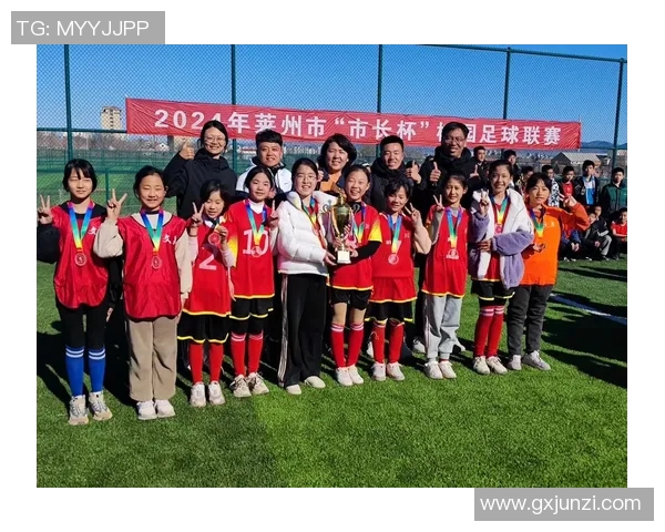 三水足球明星赛激情开赛球星云集展现足球魅力与团队精神